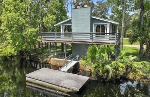 Steinhatchee Cabin | Riverfront! Snappin Turtle Cabin, Balcony-Floating dock-Fishing.