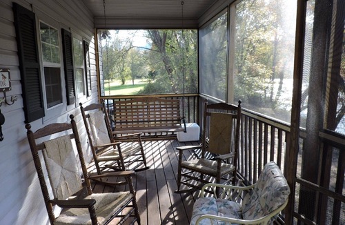 Murphy Cabin | RiverFront, WI-FI/Cell, Pet Friendly, Folk School