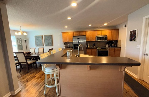 Riverside House | Riverside MO-KC Center: 10 min to MCI and DTKC