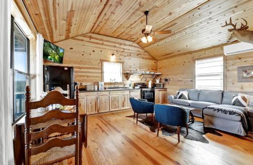 Fredericksburg House | RockyRidge Cabin-Hill Country Views-20 min to Fred