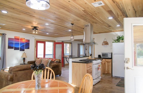 Cherokee House | Romantic Getaway, Soaking Tub, 2 King Beds, Hot Tub, Motorcycle Accessible