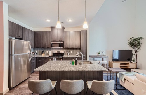 Leander Apartment | Roomy 2B Loft Getaway | Sleeps 5 | Pool, Gym, Pkg, Pet Wash