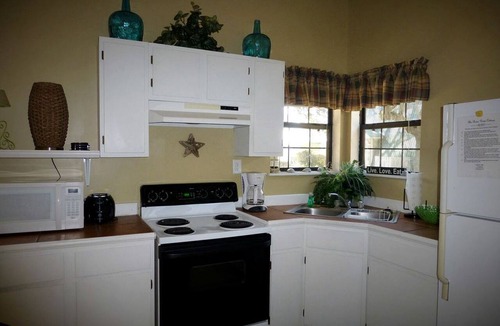 Townsend Cabin | Rustic Creekside Cabin Rental with a Private Dock near the Georgia Coast