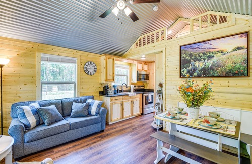 Weatherford Cottage | Rustic Texas Getaway w/Grill on 30 Acres