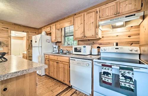 Young Harris Cabin | Rustic Young Harris Cabin w/Fire Pit & Views