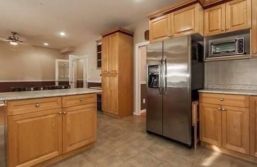 Fleetwood House | RVH'S Rm #2/Private Bathroom Main Floor area Shared Living Space