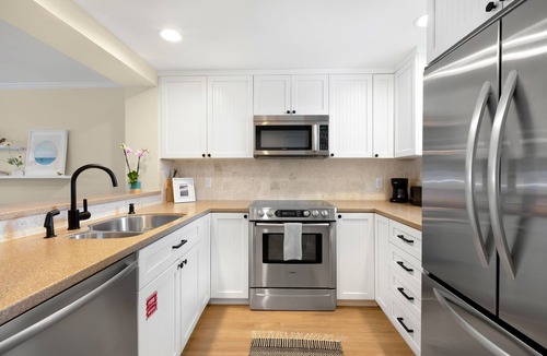 Bahama Village House | SALTWATER REMEDY~2BR/2.5Ba Truman Annex/Porter Crt Townhome/Semi-private Pool