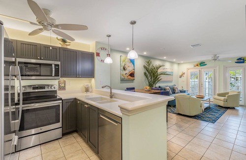 Bahama Village House | SALTY KISSES ~ Charming 2 Bedroom, 1.5 Bath Townhome in Truman Annex!