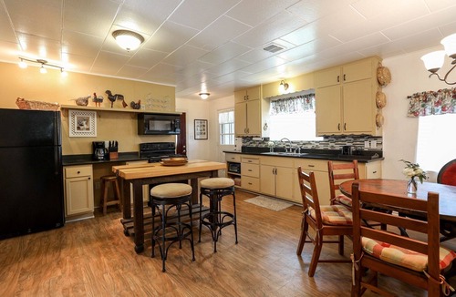 Fredericksburg House | Sam Houston's Retreat | Walking distance to Festivals | Close to Main Street