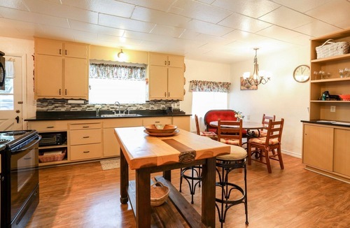 Fredericksburg House | Sam Houston's Retreat | Walking distance to Festivals | Close to Main Street