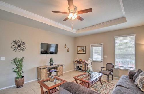 Wetmore House | San Antonio Home w/Hot Tub: Near Golf & Shopping