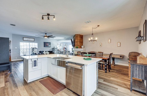 Heritage House | San Antonio Retreat w/Fenced Pool, Near SeaWorld