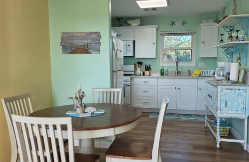 Dickinson House | San Leon, Galv Bay- 300' Private Pier w/Green Fishing Lights! Immaculate home!