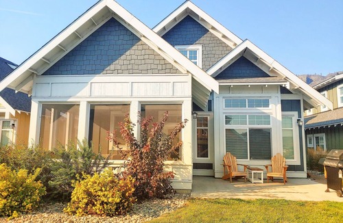 Osoyoos House | Sandcastle Cottage on Osoyoos Lake Prime location, family friendly.