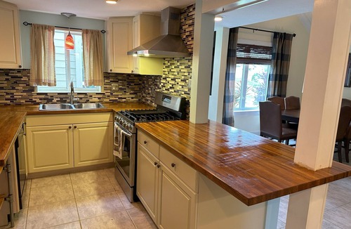 Flora Villa House | Sarasota Gem Private Heated Pool Minutes to Siesta and Lido Beaches Family-Ready