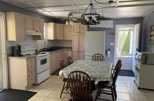 Sauble Beach Cottage | Sauble Beach Birchwood Cottage 5 min walk to the beach & 10 min walk to strip