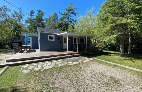 Sauble Beach Cottage | Sauble Beach Birchwood Cottage 5 min walk to the beach & 10 min walk to strip