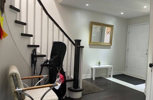 Steeles House | Scarborough Executive Master Suite: Private Jacuzzi, Workspace & Parking