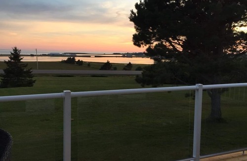 Charlotte's Shore House | Scenic Getaway - beautiful views, quiet location close to local restaurants!