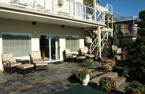 Port Moody Apartment | Sea Coast Inn Spa Suite- Registered and Licensed Beach Front Getaway