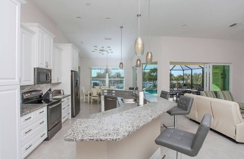 South Venice House | Seaclusion - stunning bayfront home with pool