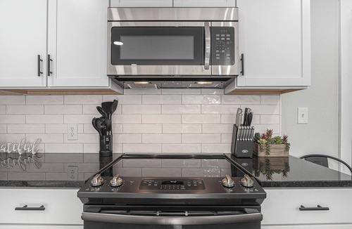 Grandview House | Secluded ½-acre retreat surrounded by trees for ultimate privacy and quiet. Remodeled and beautifully furnished with modern finishes. Enjoy a peaceful setting just 8 minutes from Belton/Raymore—perfect for relaxing stays or extended work trips.