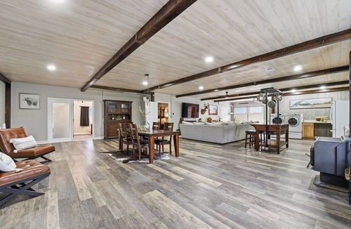 I-435 West KC-KS House | Secluded 15 Acres/Fire Pit/Hot Tub/Fishing Pond, Woods/Near Village West
