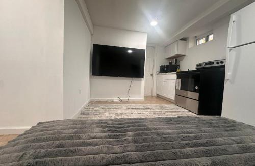 Alden Manor House | Serene Comfortable Studio Near UBS Arena and JFK