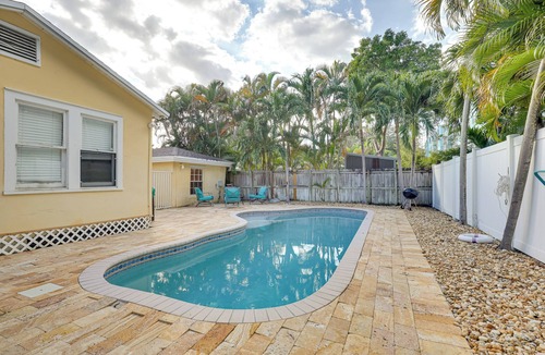 Harbordale House | Shared Pool & Backyard: Small & Cozy Guest House