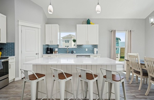 Bella Vista House | Shared Pool, Pet Friendly, Water View