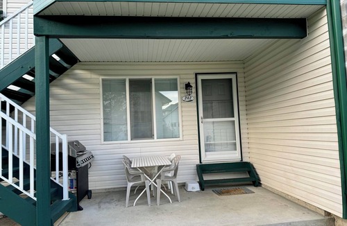 Sicamous House | Sicamous Townhouse & Boat Slip. Welcome to the lake!