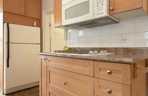 Leslieville House | Side Street Oasis: 2bdrm+Den Open Concept