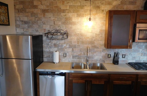 Marfa House | Sierra Vista Guest House-With Hot Tub For Stargazing-No Extra Cleaning/Pet Fees