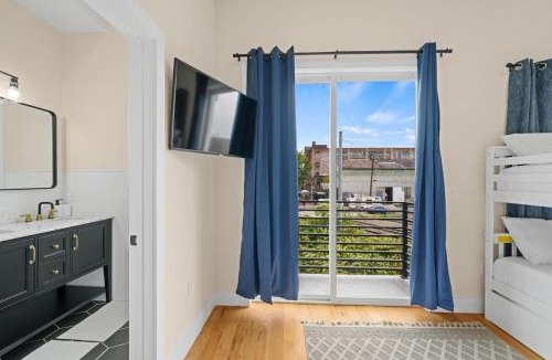 Communipaw Apartment | Sky High Retreat near NYC W Rooftop
