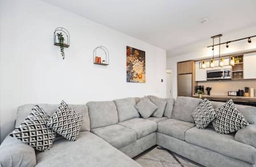 The Queensway Condo | Skyline Haven - Modern 3-BD City View Retreat