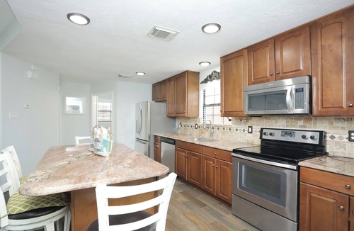 Humble House | Soccer Fan Ready 8BR Home - IAH/Stadium: Sleeps 17