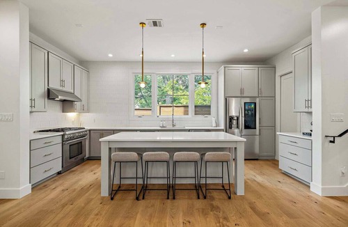 Bouldin House | SoCo Oasis | Pool | Gym | Fire Pit | DT ATX
