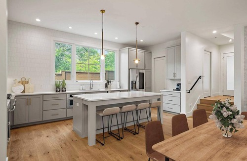 Bouldin House | SoCo Oasis | Pool | Gym | Fire Pit | DT ATX