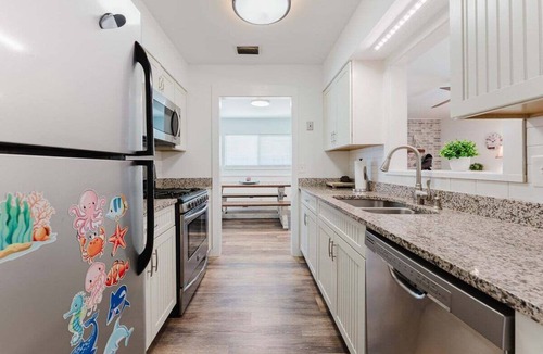 Saint Simons Heights Cottage | South End St. Simons Island Cottage Near East Beach & Redfern Village