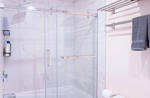 Cote-Des-Neiges—Notre-Dame-De-Grace Apartment | Spacious 1BR Getaway with Gym & Rooftop Views Near Downtown & Airport