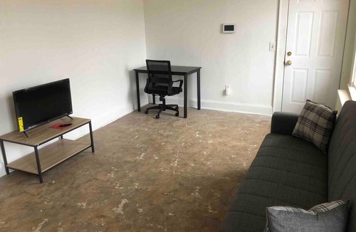 Paterson Apartment | Spacious 2-bedroom plus sofa bed, private street entrance, sleeps 5