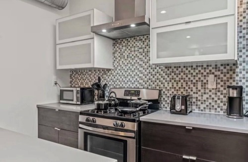 North Philadelphia East Condo | SPACIOUS 2BR 2BATH Bi-Level Near STADIUMS, Fishtown NoLibs & Center city.