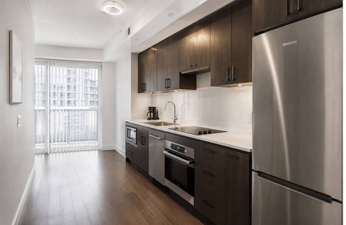 Toronto Entertainment District Hotel | Spacious 2BR City Stay Near CN Tower & Scotiabank Arena