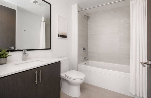 Toronto Entertainment District Hotel | Spacious 2BR City Stay Near CN Tower & Scotiabank Arena