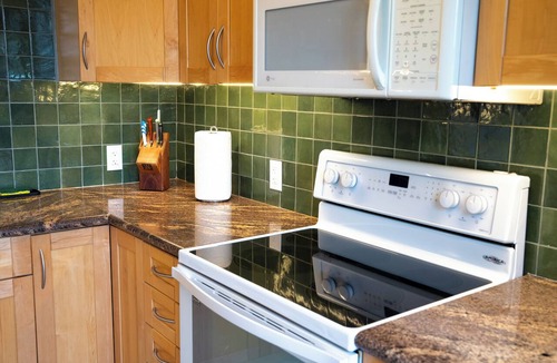 Davenport Apartment | Spacious 3 Bed/2 Bath Near Transit - Toronto's Coolest Neighbourhood!