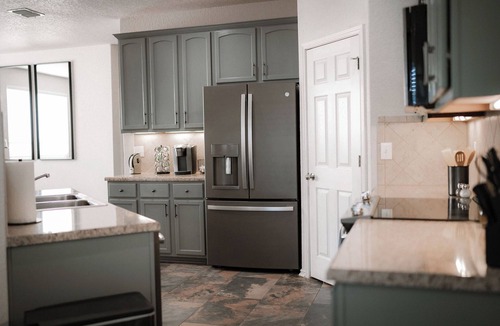 Wetmore House | Spacious 3br/2.5ba Home Utsa/SixFlags/La Cantera/Short Drive to Downtown SA