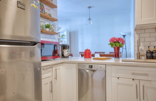 Ditmas Park House | Spacious 3BR in Flatbush w/King Bed, 2 Queens, Fast Wifi, A/C