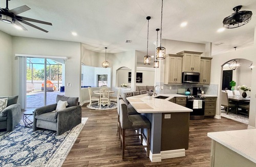 North Port House | Spacious 4-bedroom house with pool, close to beaches, shopping and restaurants