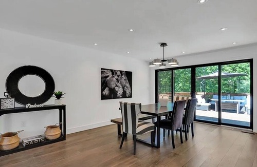 Maple Leaf House | Spacious 4-bedroom house in amazing Toronto with AC