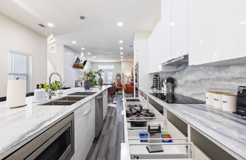West Dallas House | Spacious 4-bedroom house in lovely Dallas W/Game room & Spa